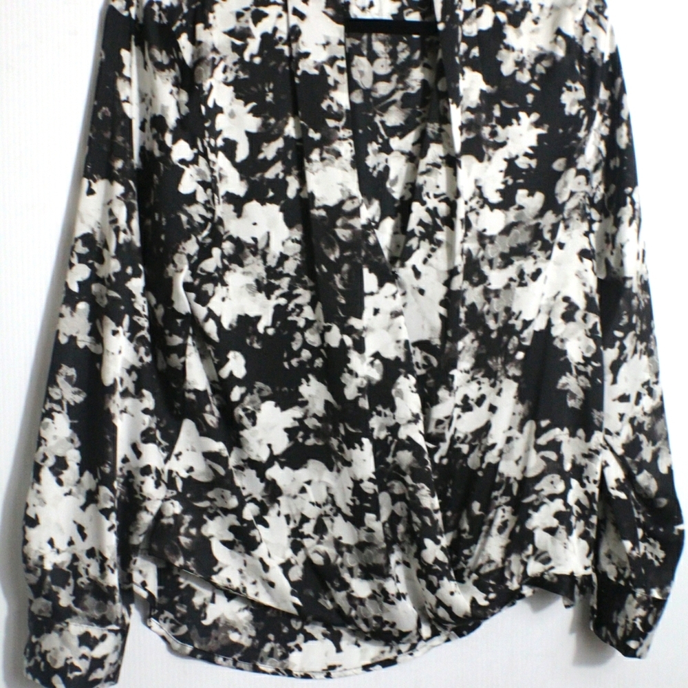 Apt. 9 ladies blouse size large black and white - Picture 5 of 6